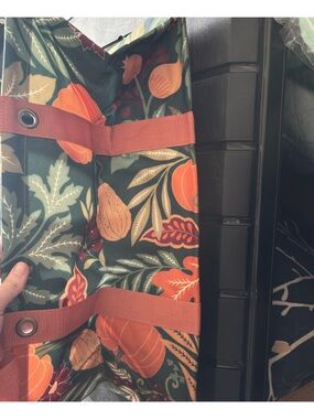 thirty-one Tote Bag in Green with Orange Pumpkin Print